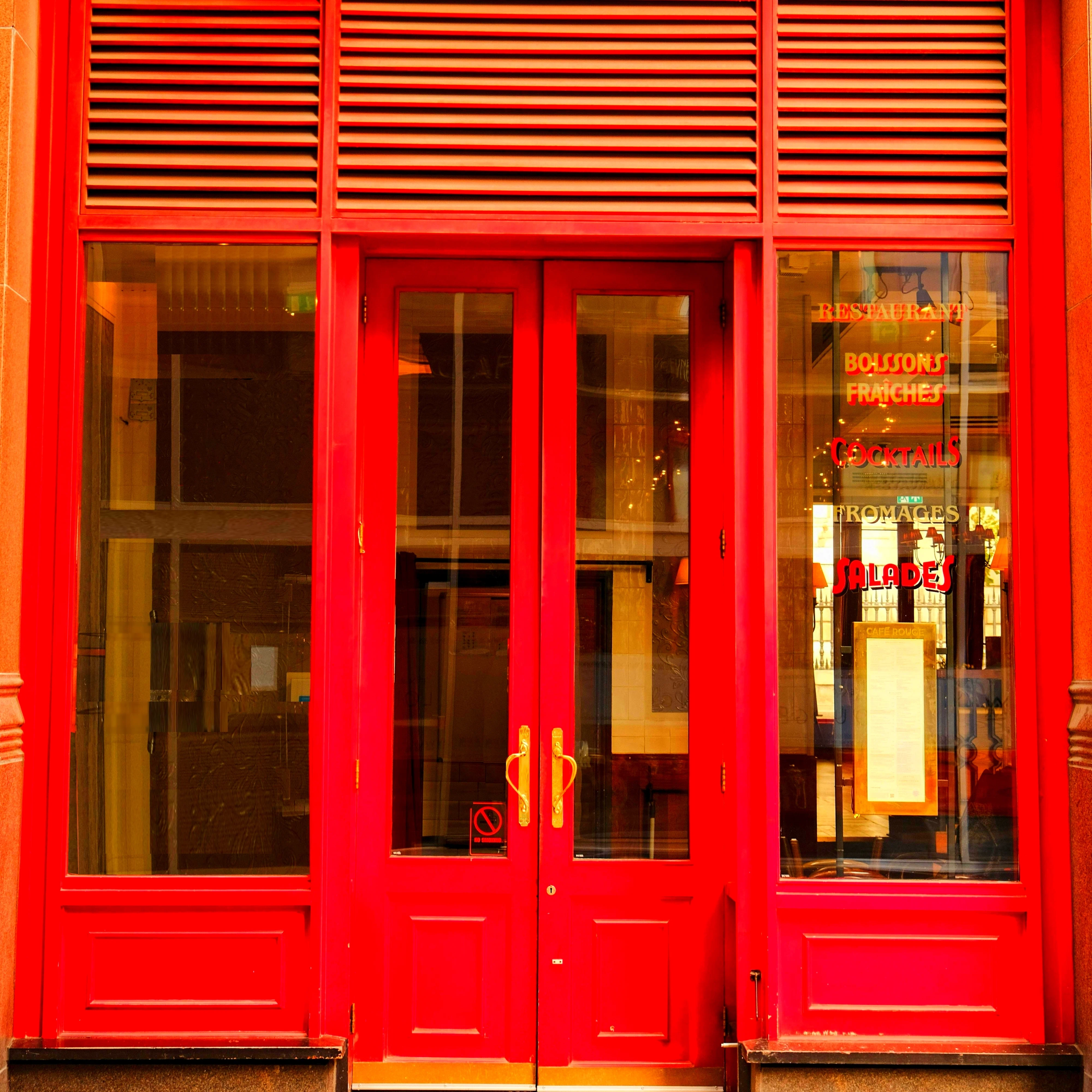 Photo d'une vitrine de magasin local pour commerçants et artisans